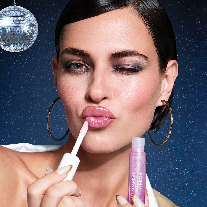 LIPS IN THE SPOTLIGHT!