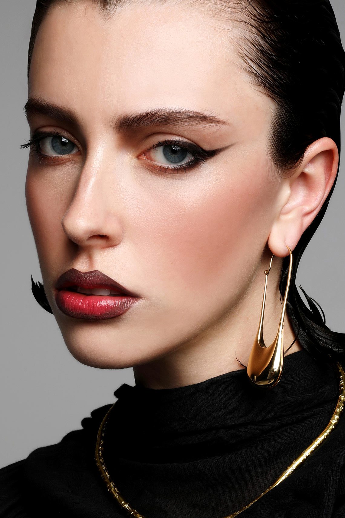 Inferno Kiss look